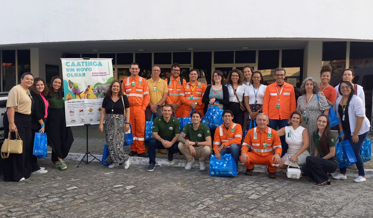 Membros da Petrobras visitam a exposição Caatinga – Um Novo Olhar Entre Nesse Clima